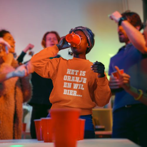 HET IS ORANJE EN WIL BIER SWEATER